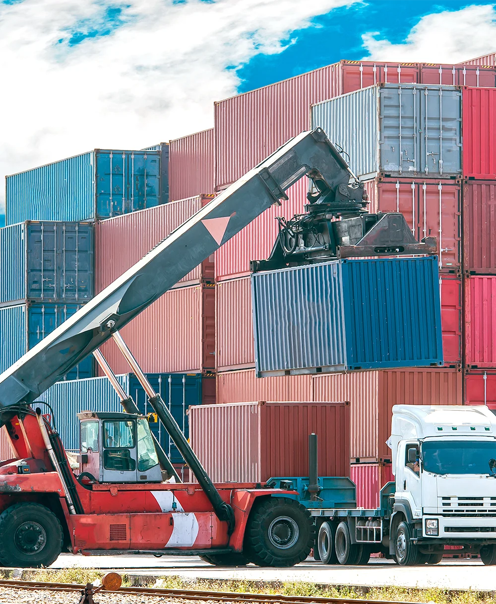 Movimentazione e stoccaggio di merce doganale in deposito tipo C Logistock Italia a Verona per il settore marmo e ceramica.