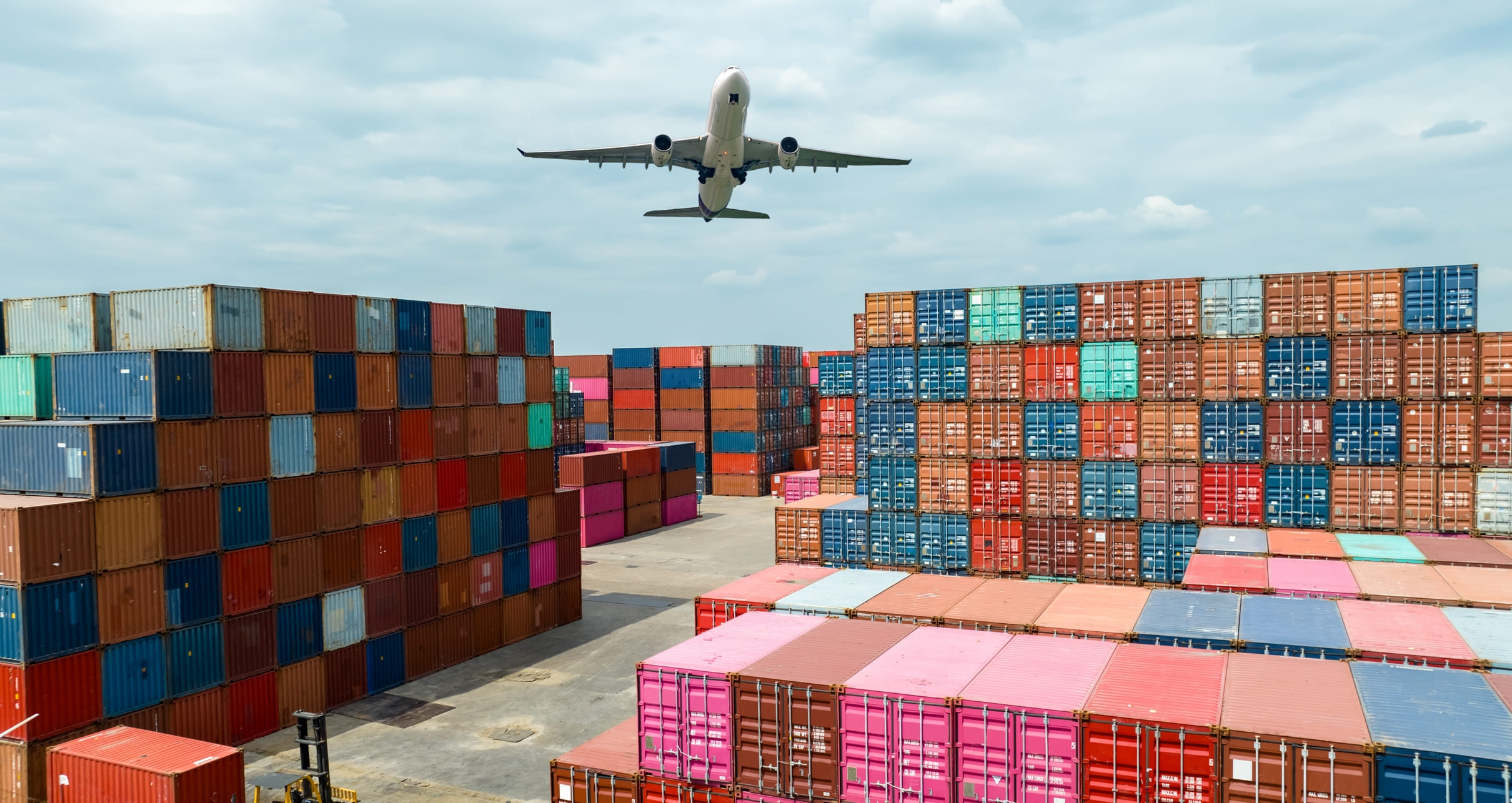 Imballaggi per spedizioni via mare e aeree: regole e differenze per l’export